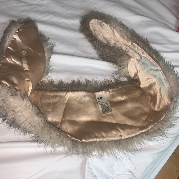 H&M faux fur stoal - Picture 3 of 6